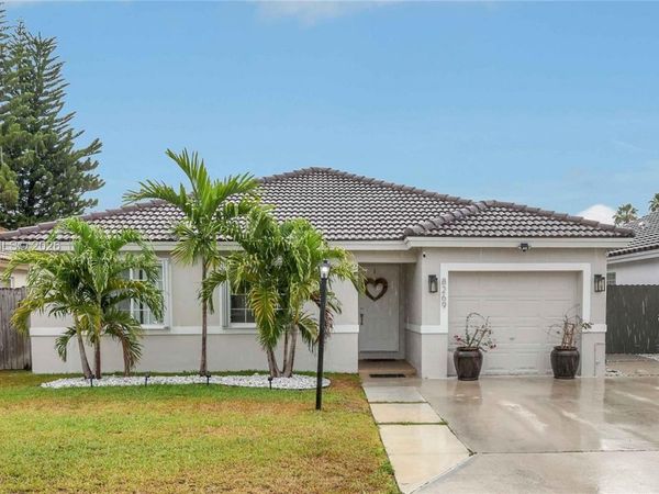 8269 SW 157th Pl, Miami, FL 33193