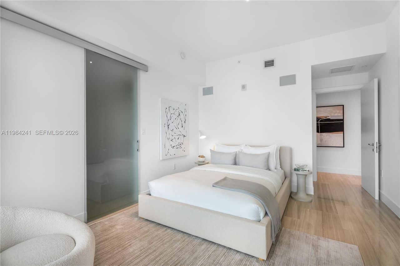 1451 Brickell Ave , Unit 2703, Miami, FL 33131 Photo