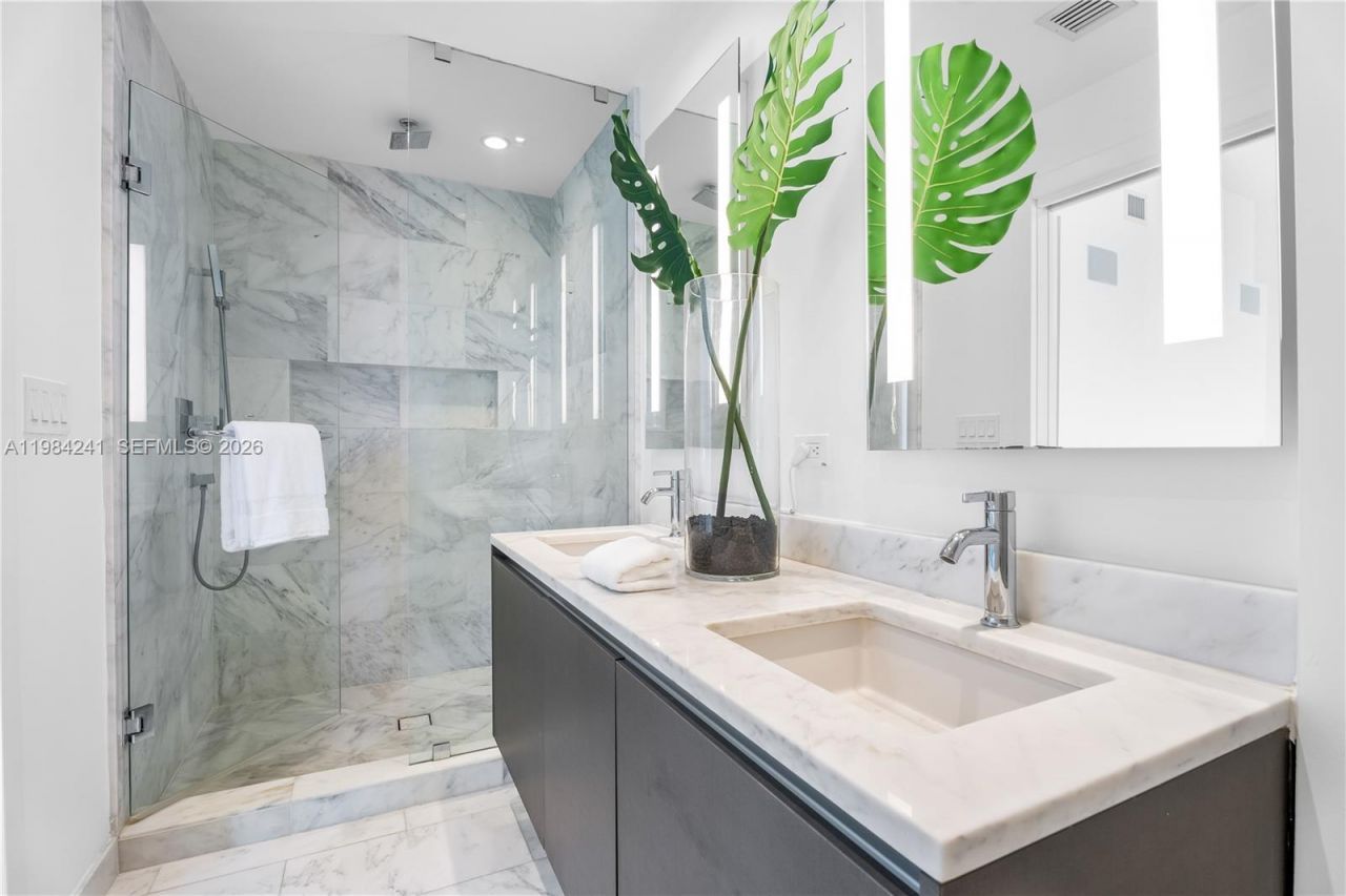 1451 Brickell Ave , Unit 2703, Miami, FL 33131 Photo