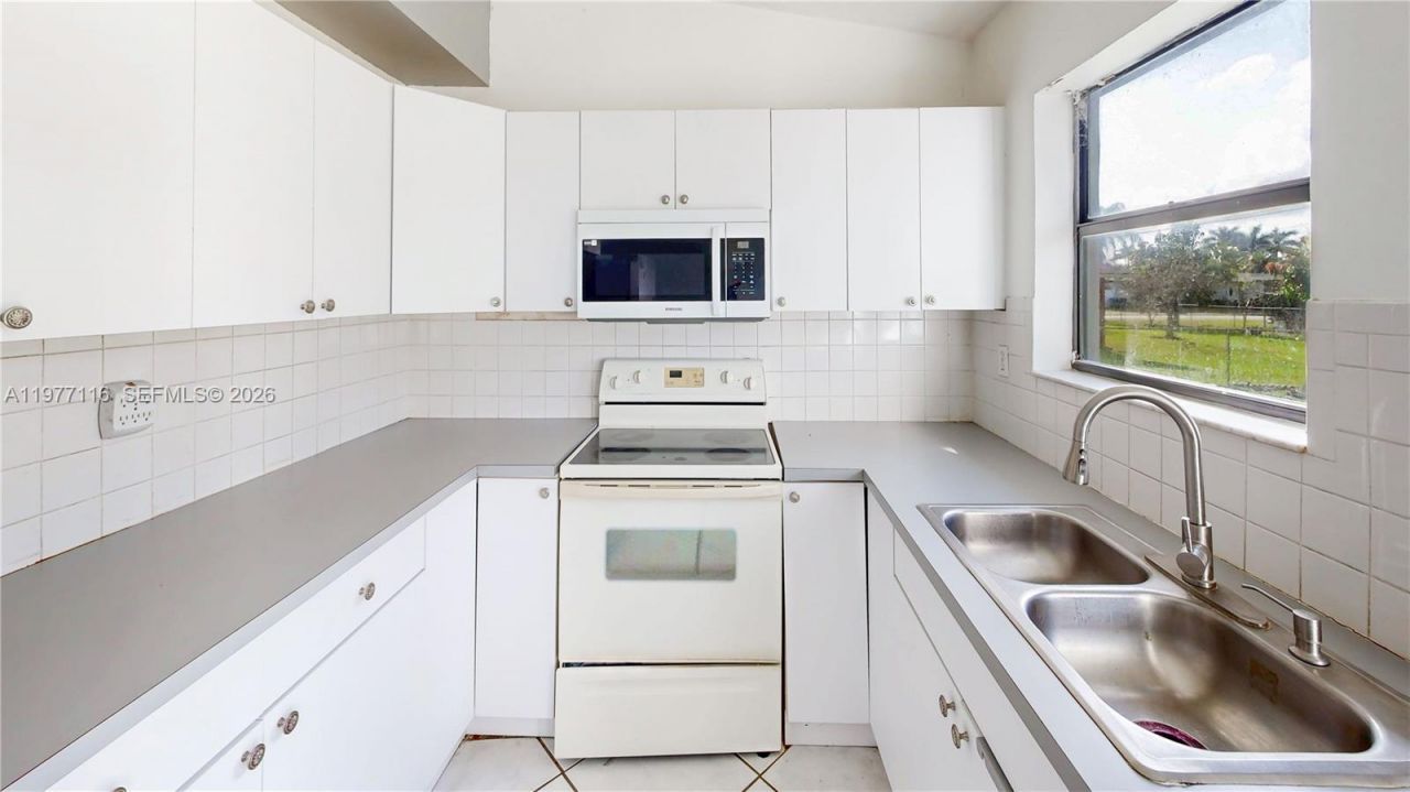 1610 NW 9th Ct , Homestead, FL 33030 Photo