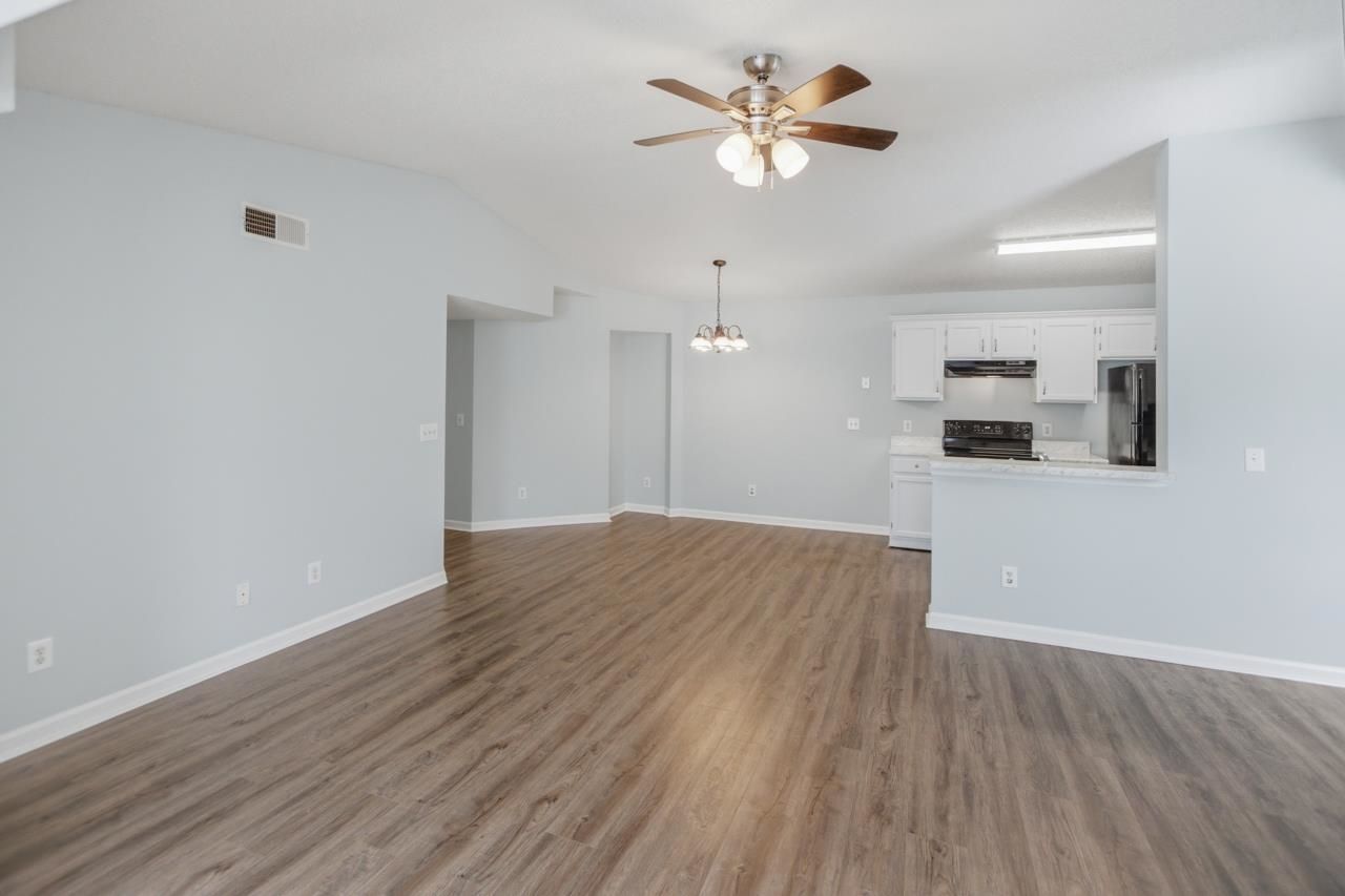 8562 Hopkins Circle Photo 10