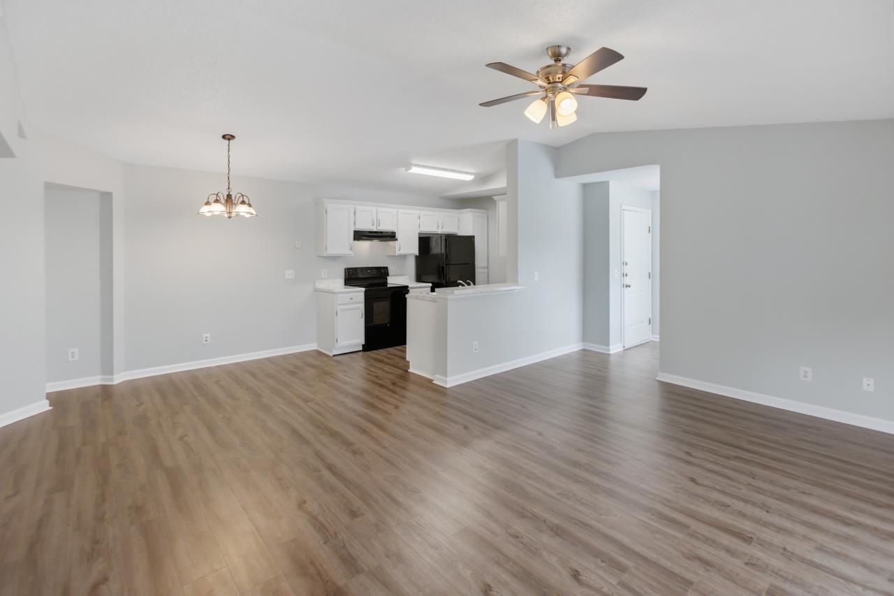 8562 Hopkins Circle Photo 10