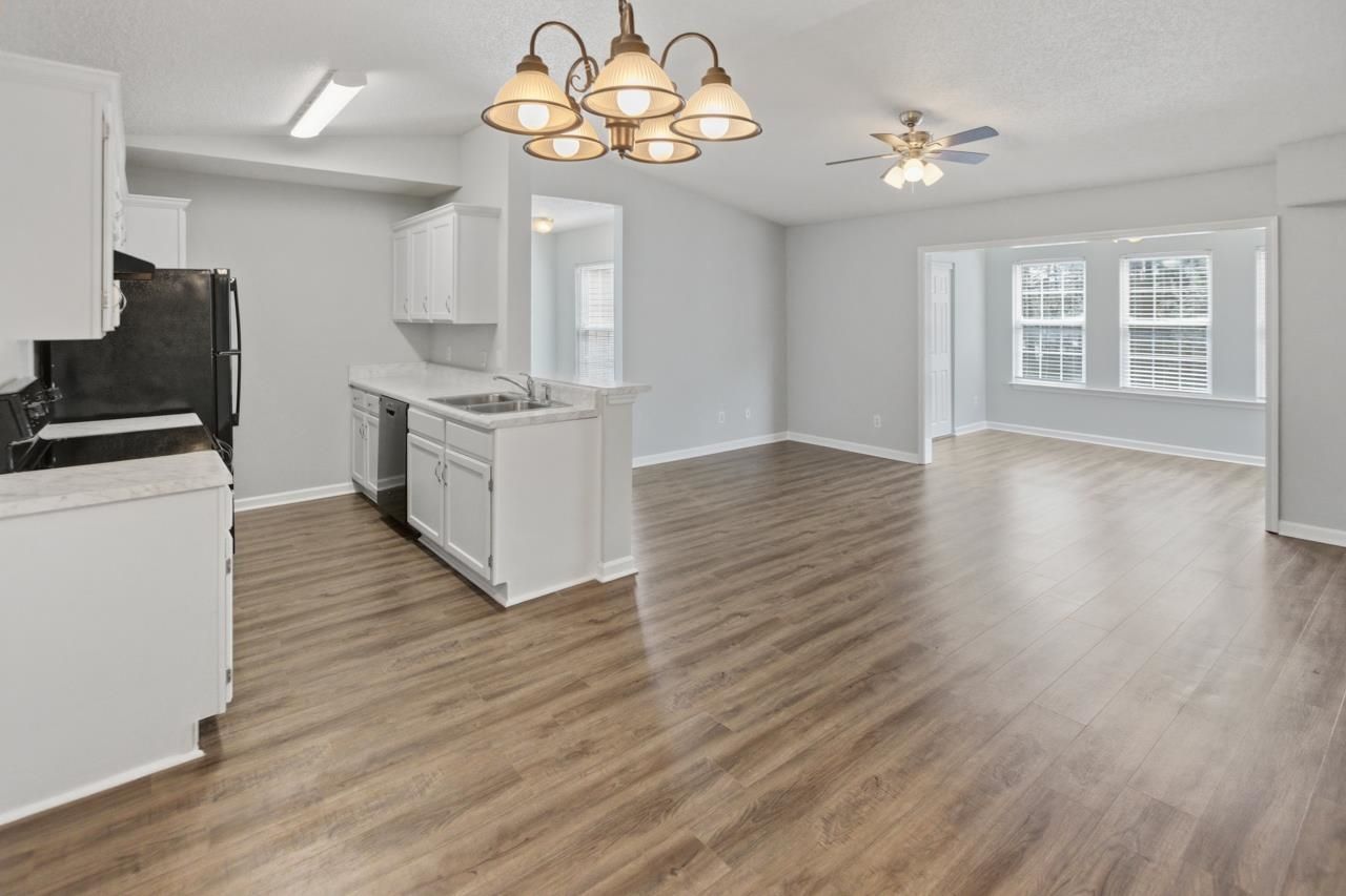 8562 Hopkins Circle Photo 11