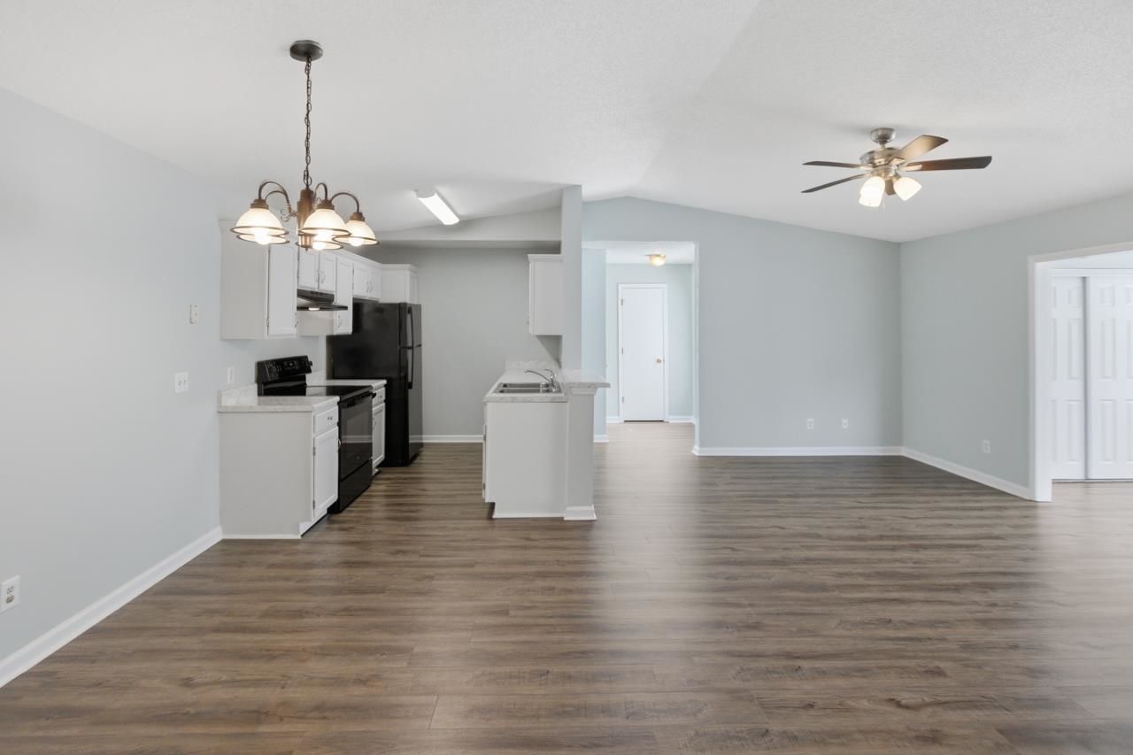 8562 Hopkins Circle Photo 12