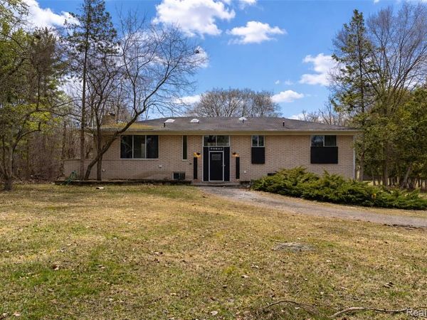 30540 N Greenbriar Road, Franklin Vlg, MI 48025