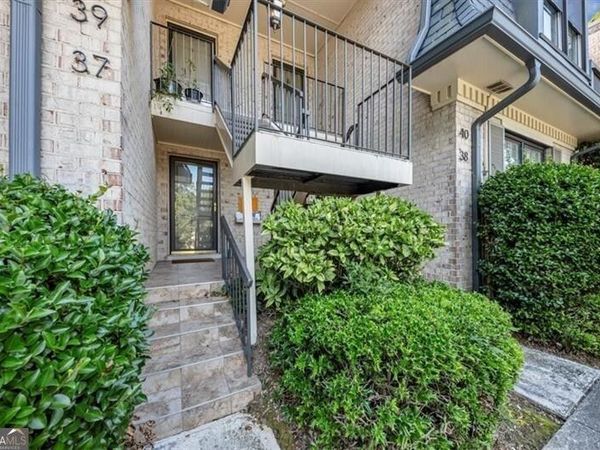 37 La Rue Place NW, Atlanta, GA 30327