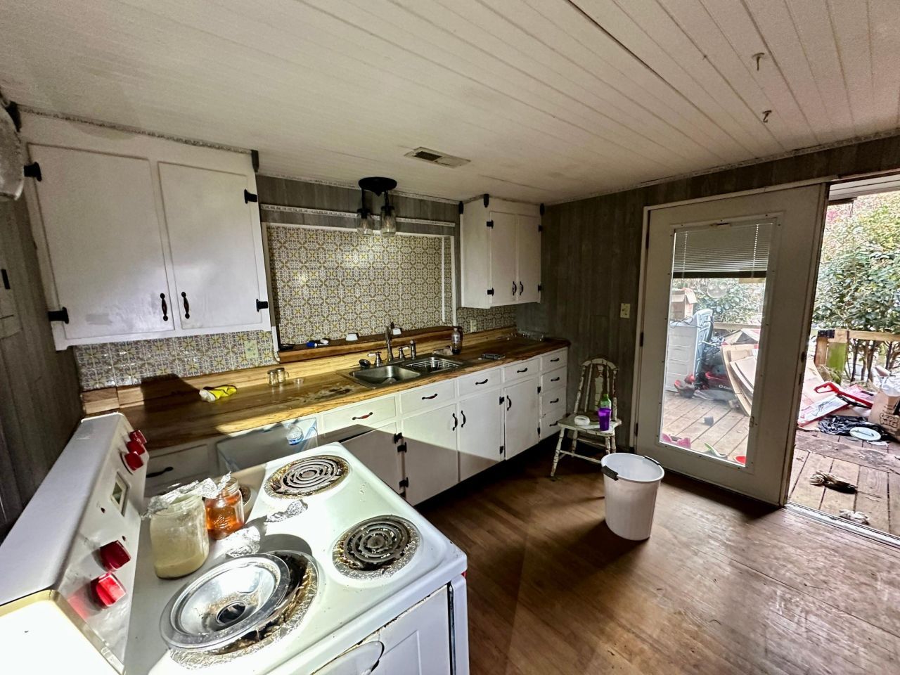 916 Leonard Drive Photo 10