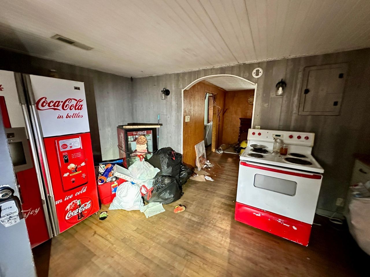 916 Leonard Drive Photo 9