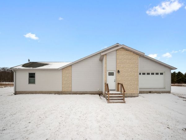 6163 N Meridian Road, Hope, MI 48628