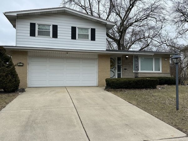 821 W Manor Court , Glenwood, IL 60425