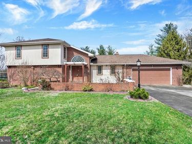 2729 SPARROW DRIVE, YORK, PA 17408