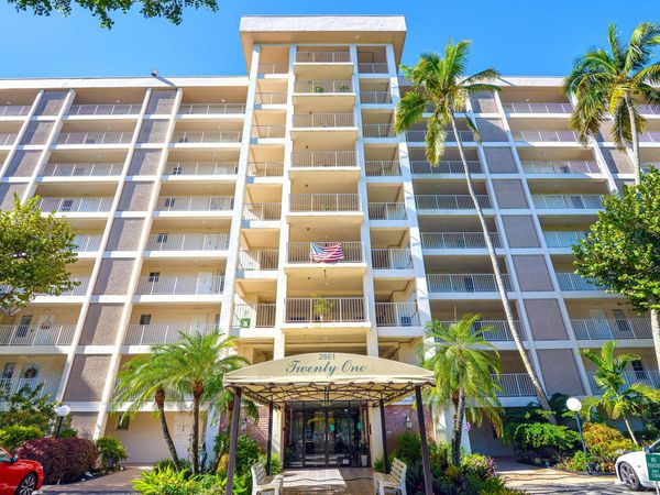 2661 S Course Drive, Unit 707, Pompano Beach, FL 33069