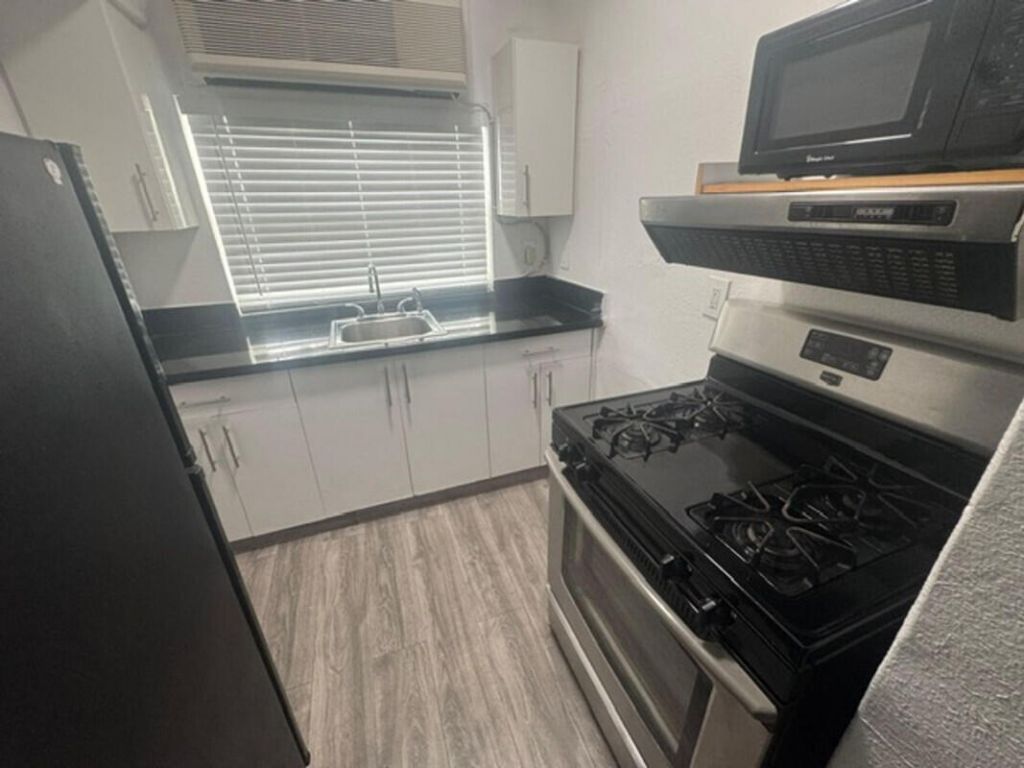 7610 Byron Avenue, Unit 19, Miami Beach, FL 33141 Photo