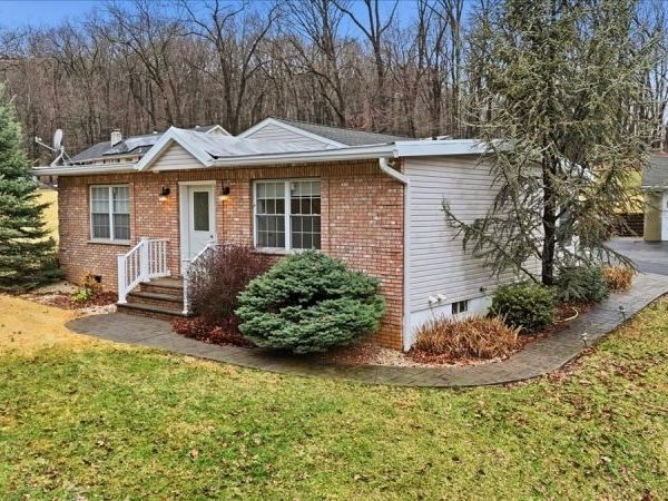 20 Summerfield Rd, White, NJ 07823