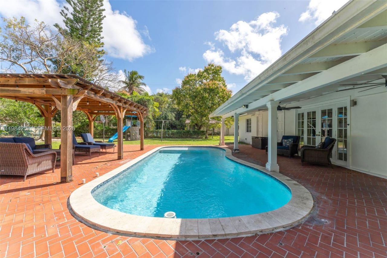 12945 SW 82nd Ave , Pinecrest, FL 33156 Photo