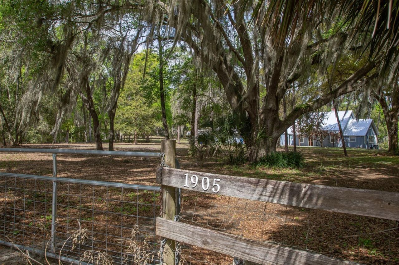 1905 Myrtle Lake Avenue, Fruitland Park, FL 34731 Photo