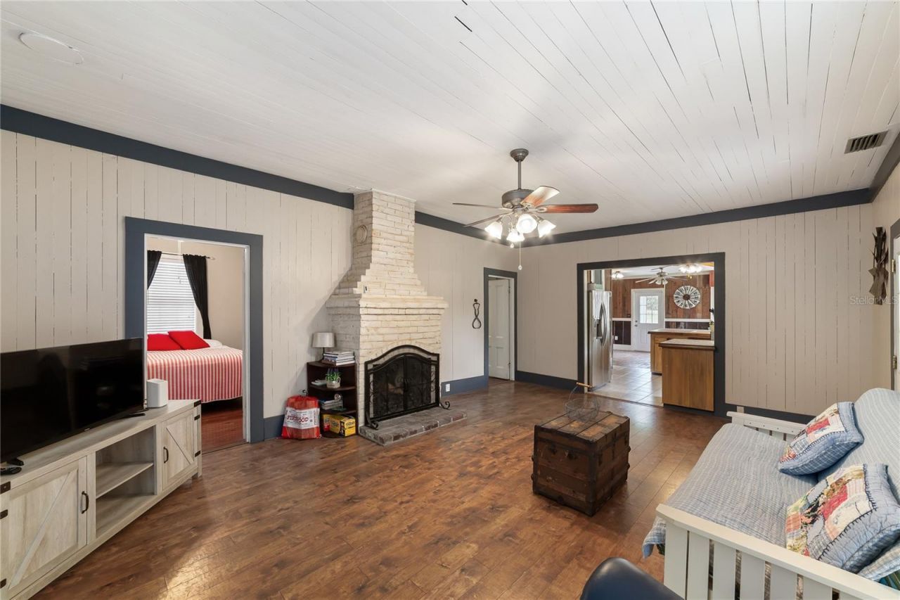 1905 Myrtle Lake Avenue, Fruitland Park, FL 34731 Photo