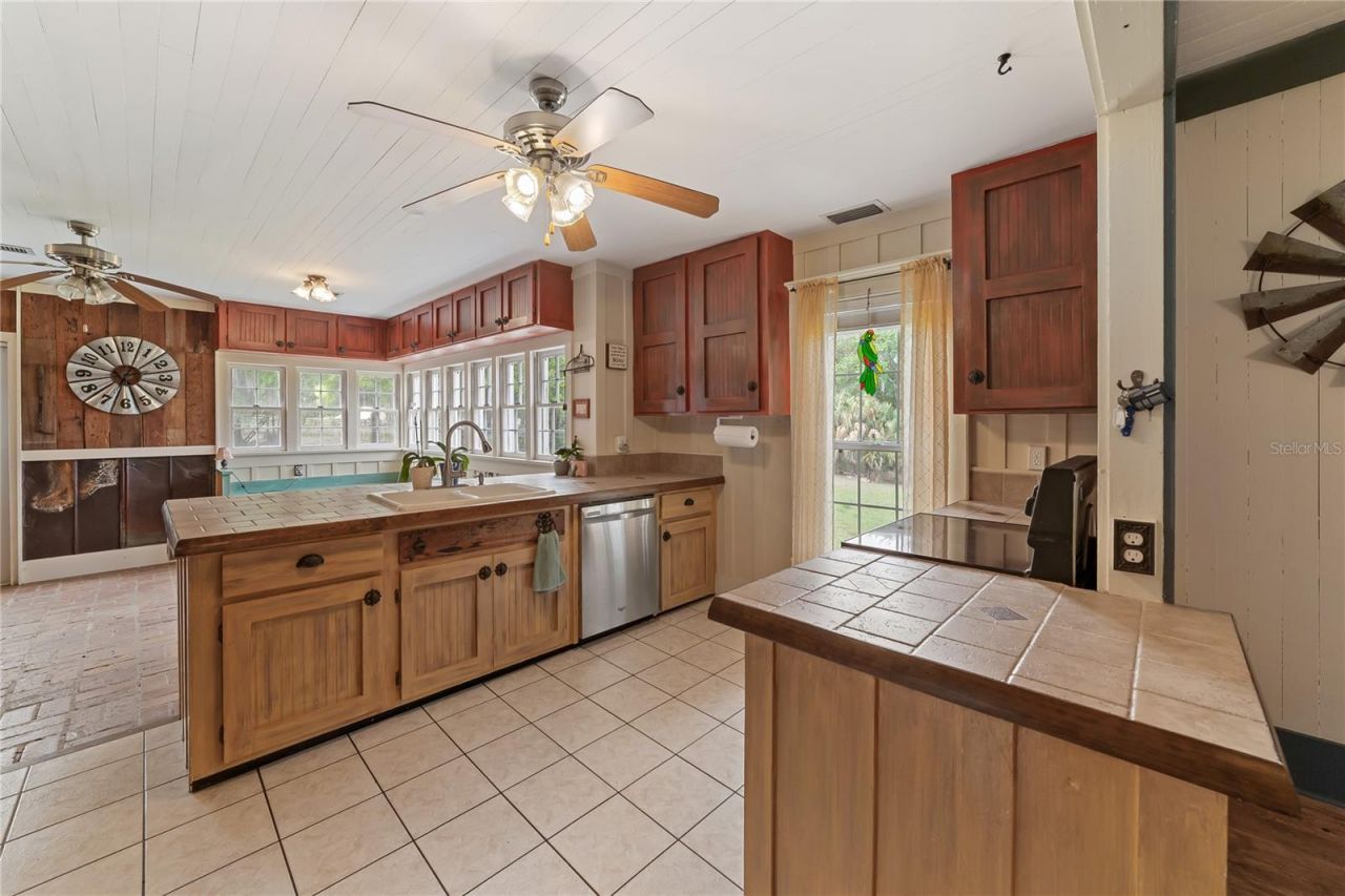 1905 Myrtle Lake Avenue, Fruitland Park, FL 34731 Photo