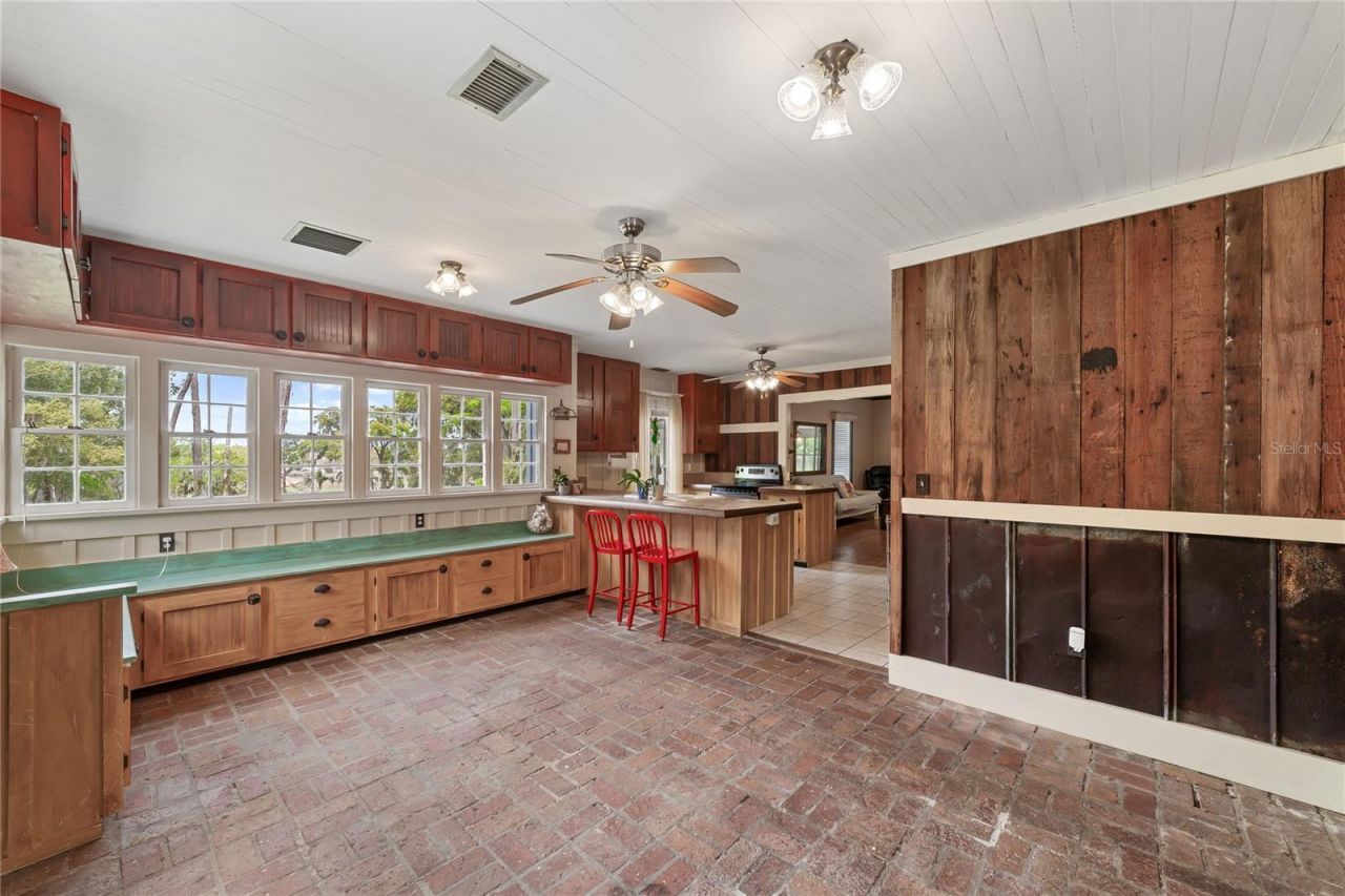 1905 Myrtle Lake Avenue, Fruitland Park, FL 34731 Photo