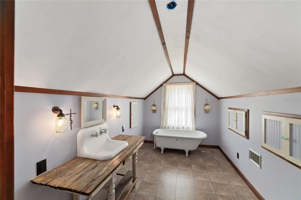 1905 Myrtle Lake Avenue , Fruitland Park, FL 34731 Photo