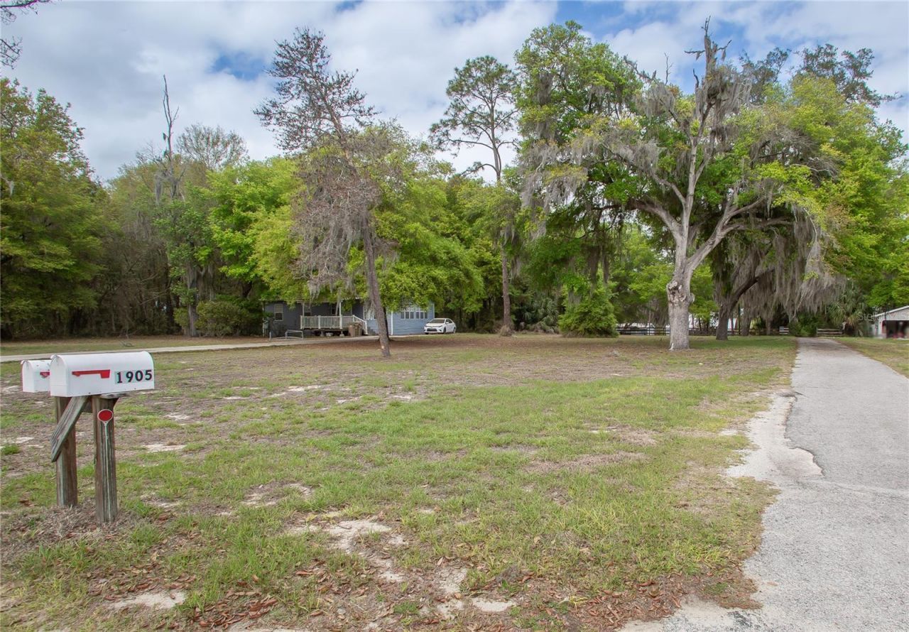 1905 Myrtle Lake Avenue, Fruitland Park, FL 34731 Photo