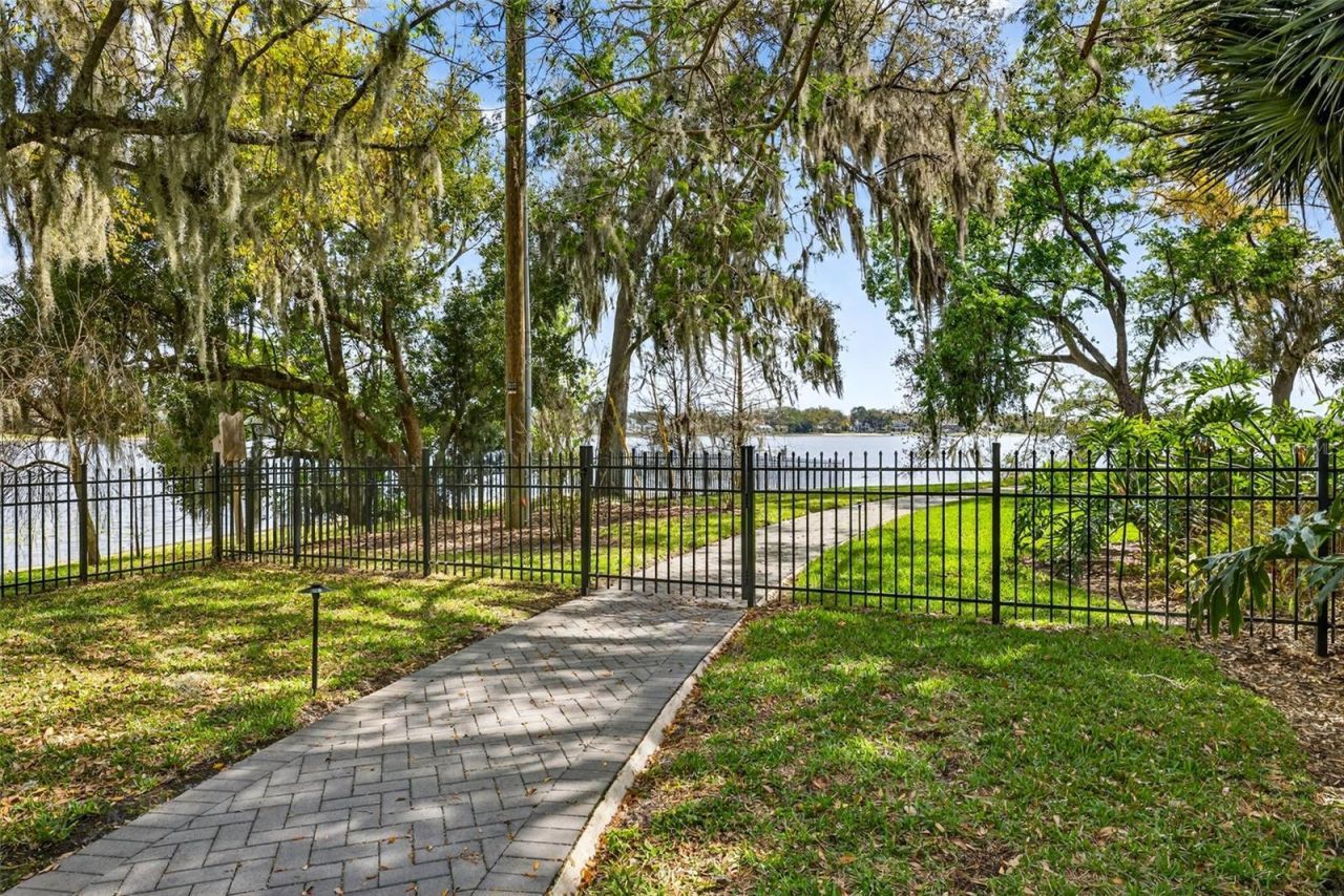 12010 Hardaman Place, Tampa, FL 33618 Photo