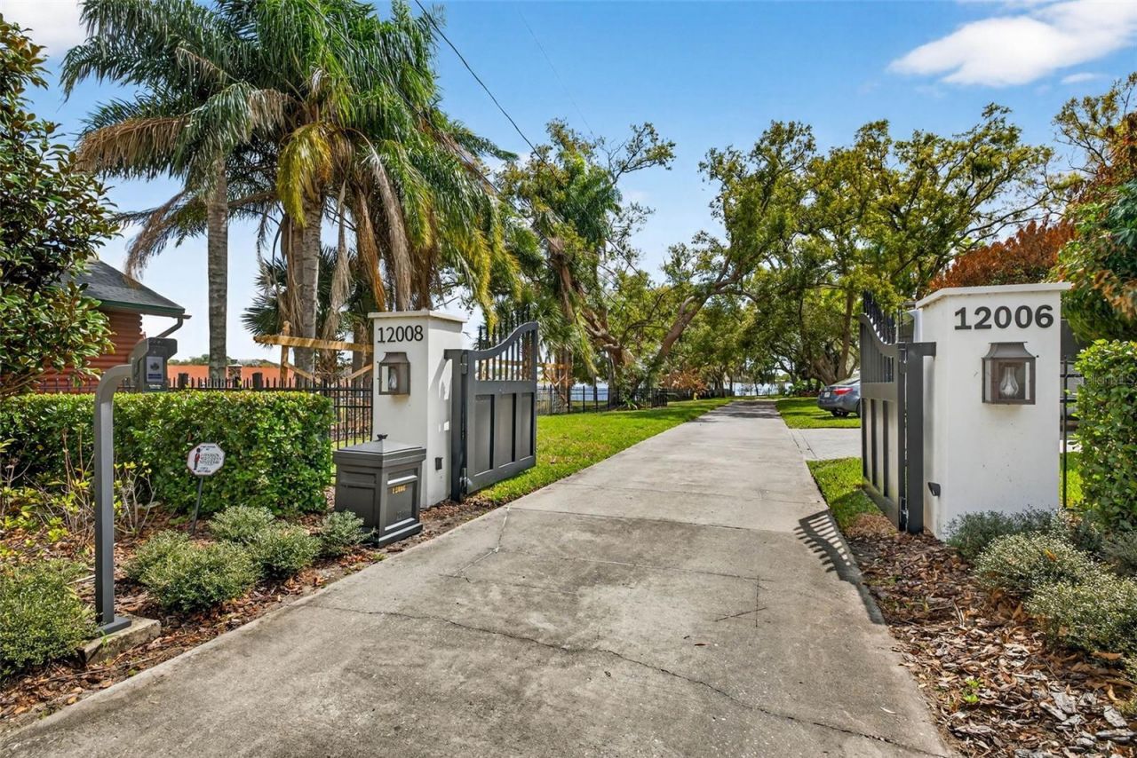 12010 Hardaman Place, Tampa, FL 33618 Photo