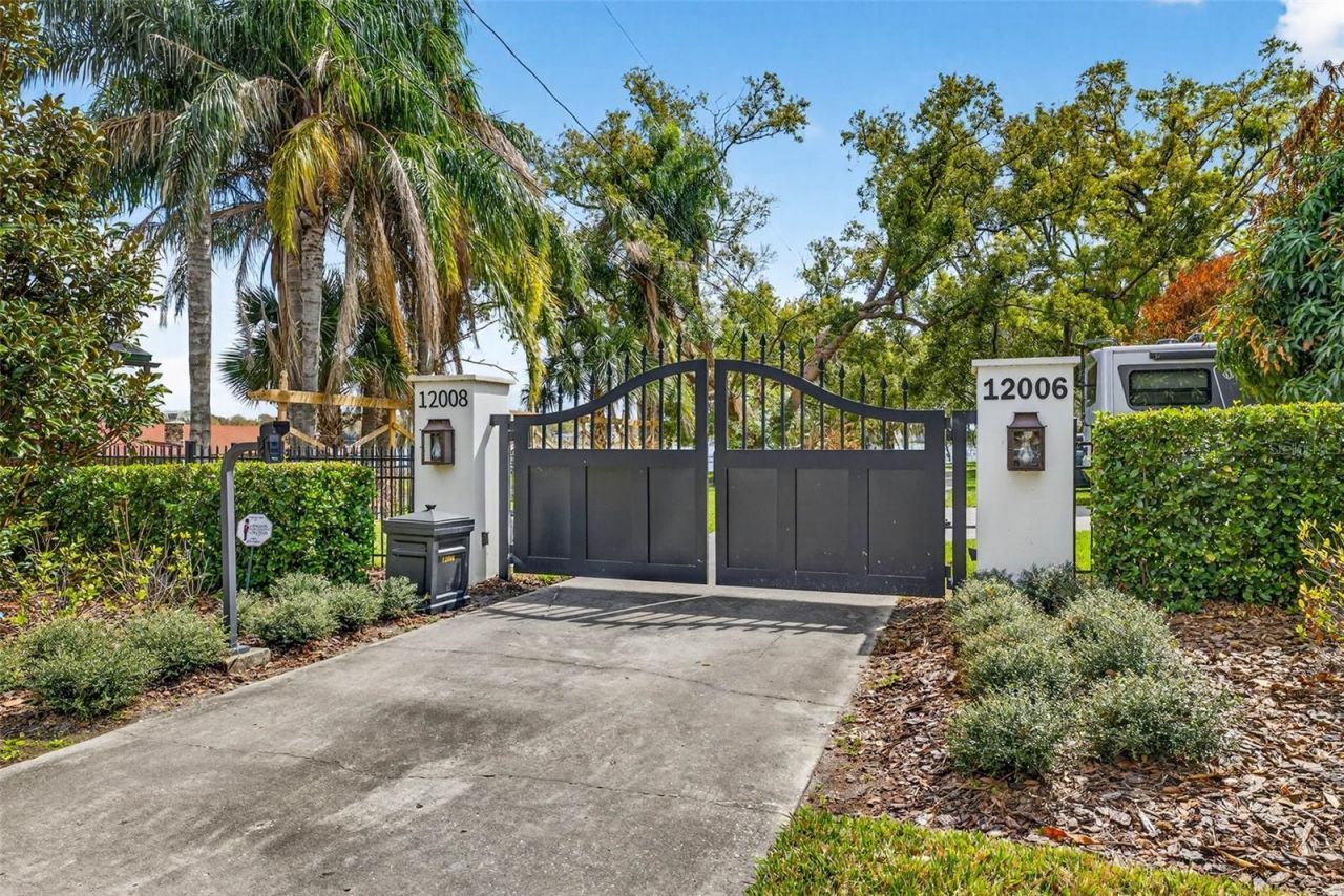 12010 Hardaman Place, Tampa, FL 33618 Photo