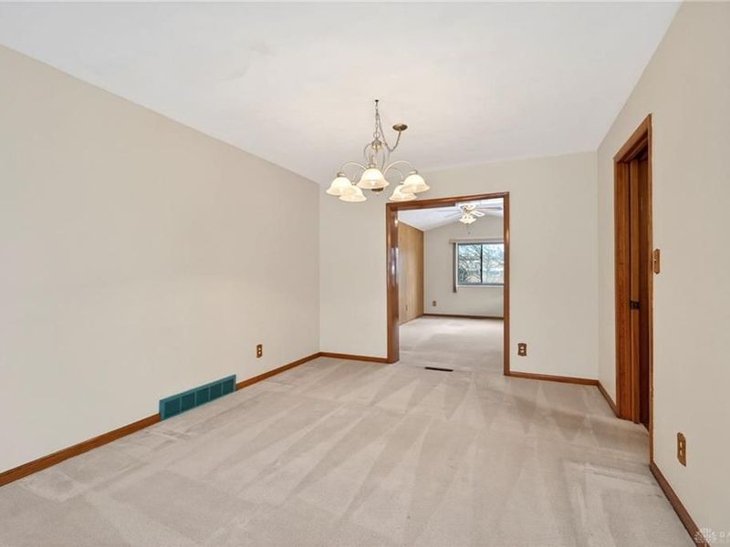 817 Lovetta Drive, Kettering, OH 45429 Photo 13