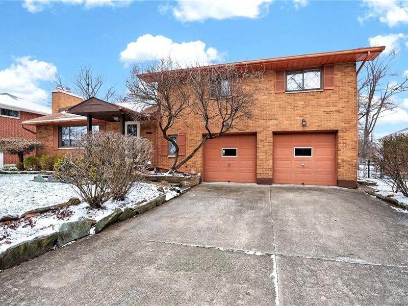 817 Lovetta Drive, Kettering, OH 45429 Photo 2