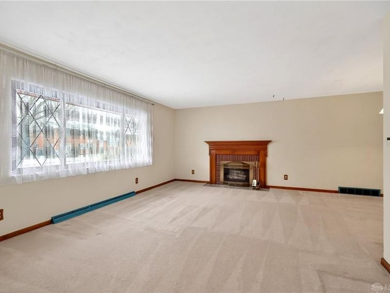 817 Lovetta Drive, Kettering, OH 45429 Photo 9