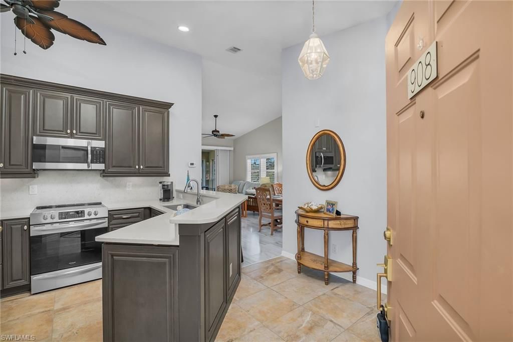 194 Newport Dr, Unit 908, Naples, FL 34114 Photo
