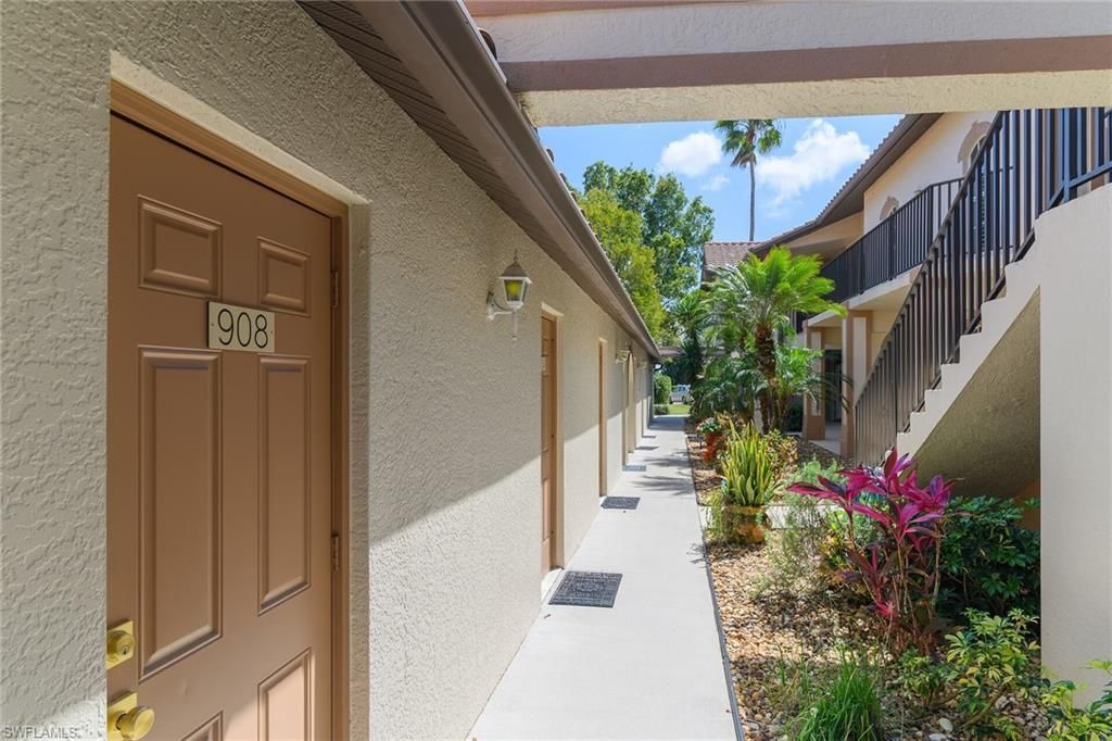194 Newport Dr, Unit 908, Naples, FL 34114 Photo
