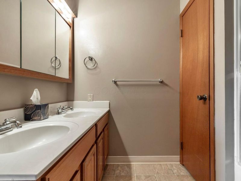 2065 N Glenn Drive NE, Lancaster, OH 43130 Photo 11