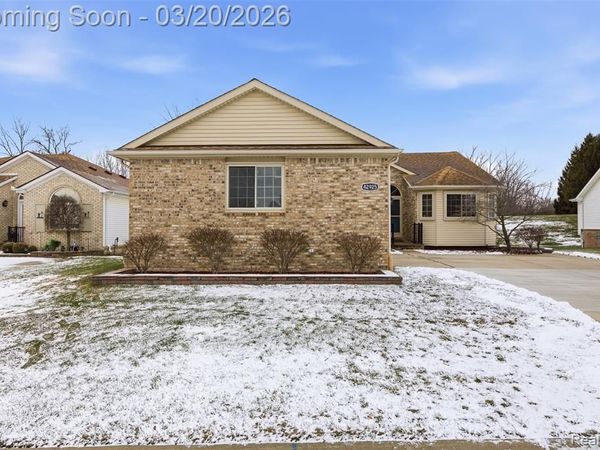 42925 N Hampton Drive, Sterling Heights, MI 48314