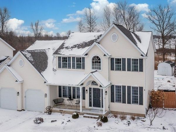 202 Woodstream Drive, Grand Island, NY 14072