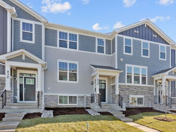 530 Wolverine Drive , Aurora, IL 60502