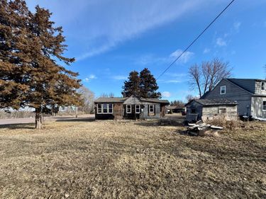 704 E Walnut Street, Redwood Falls, MN 56283