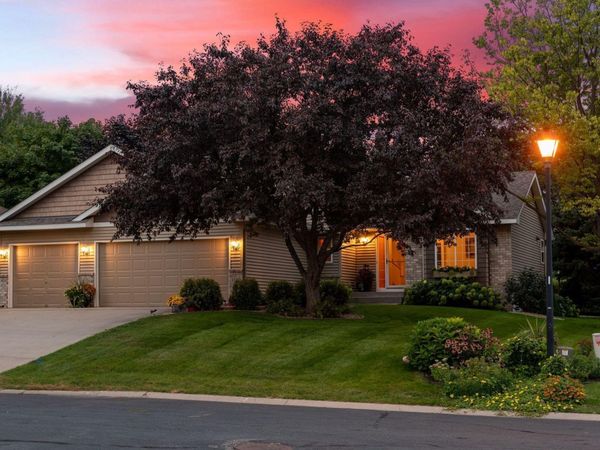 1124 Pond Curve, Waconia, MN 55387