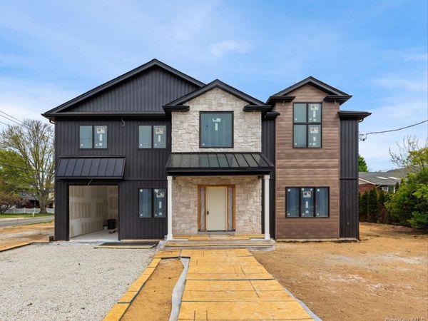 555 Marian Court, East Meadow, NY 11554