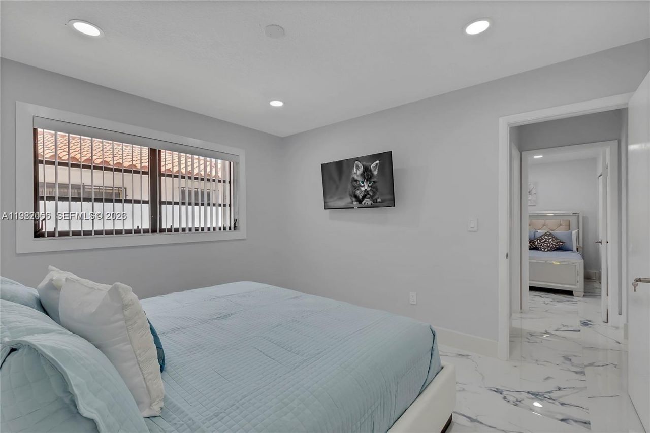 895 W 39th Pl , Hialeah, FL 33012 Photo