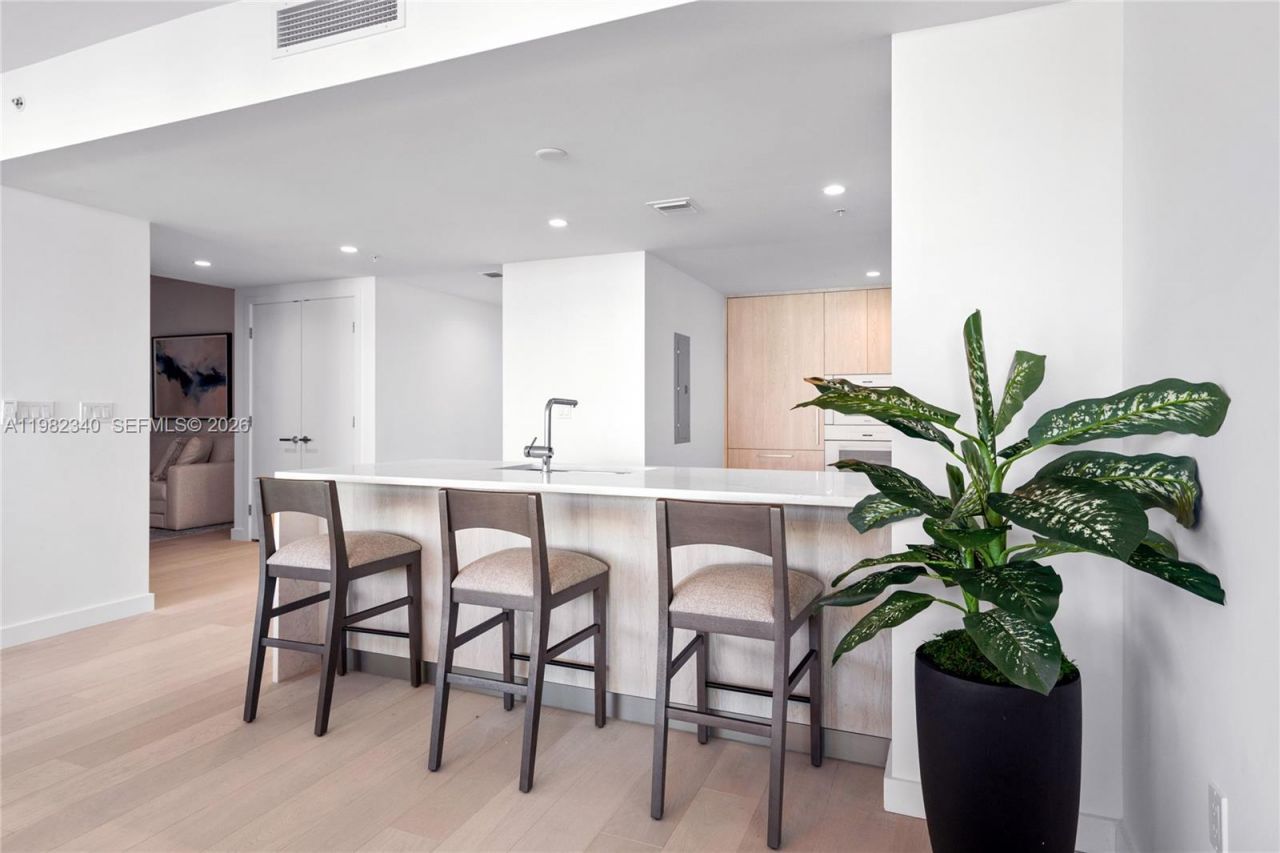 9201 E Bay Harbor Dr, Unit 604, Bay Harbor Islands, FL 33154 Photo