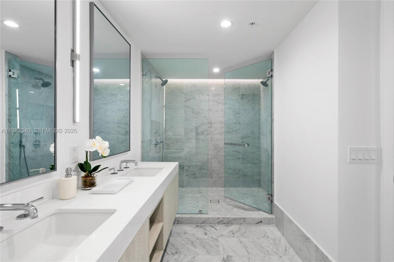 9201 E Bay Harbor Dr, Unit 604, Bay Harbor Islands, FL 33154 Photo