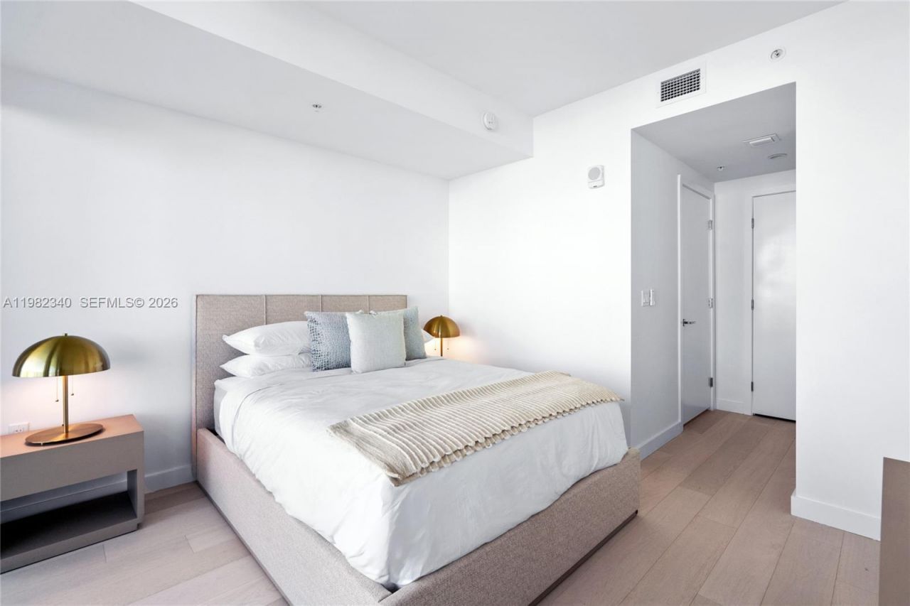 9201 E Bay Harbor Dr, Unit 604, Bay Harbor Islands, FL 33154 Photo