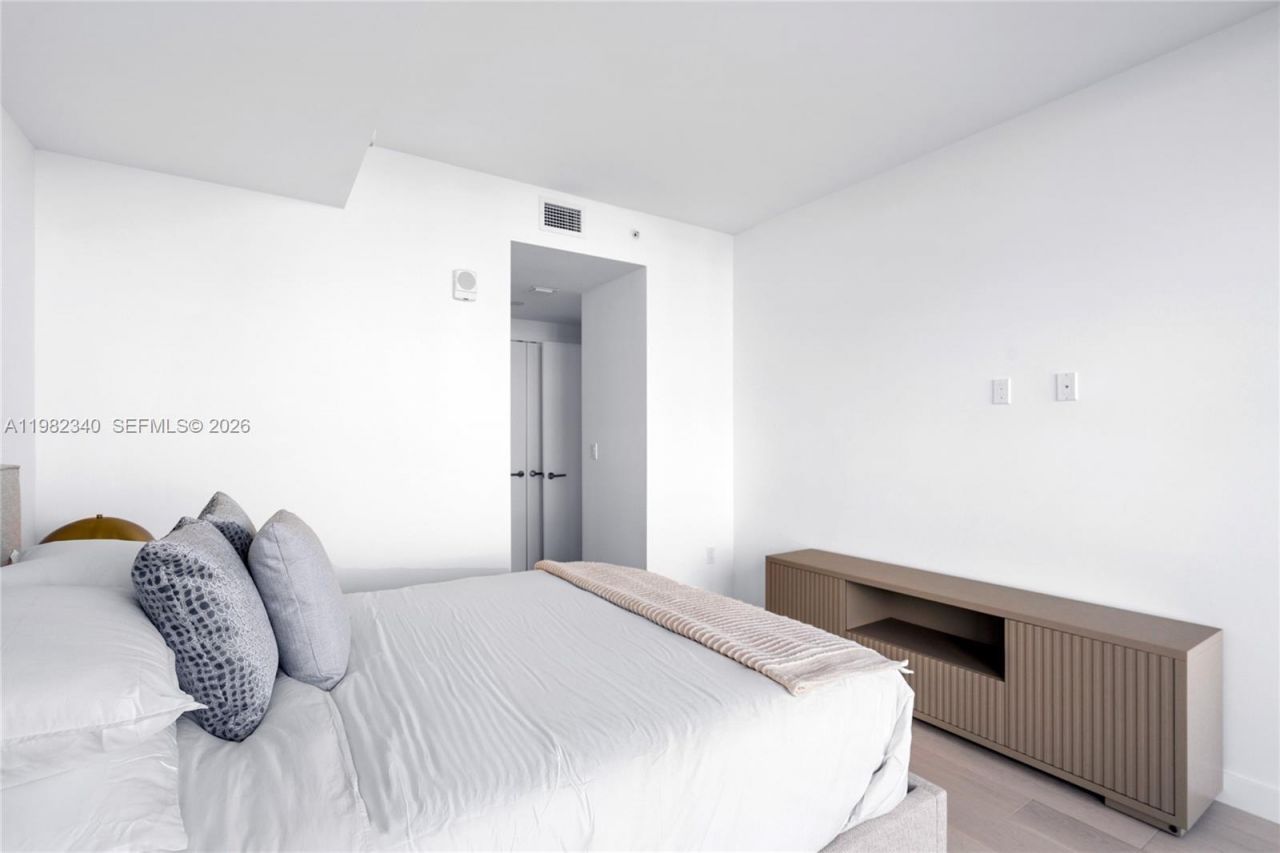 9201 E Bay Harbor Dr, Unit 604, Bay Harbor Islands, FL 33154 Photo