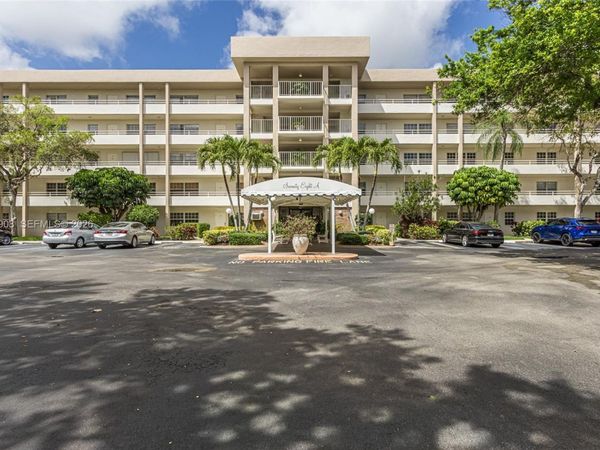 3970 Oaks Clubhouse Dr , Unit 407, Pompano Beach, FL 33069