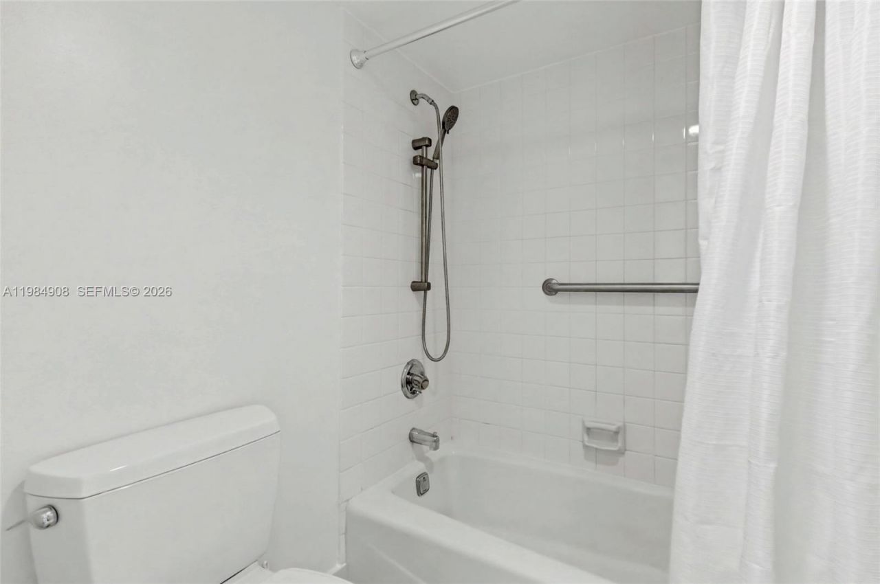 3970 Oaks Clubhouse Dr , Unit 407, Pompano Beach, FL 33069 Photo