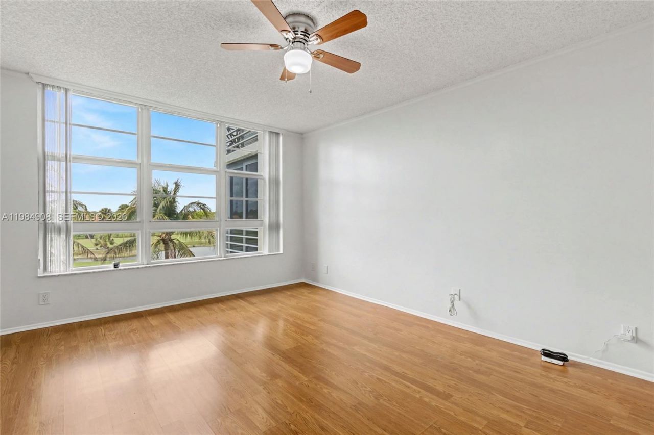 3970 Oaks Clubhouse Dr , Unit 407, Pompano Beach, FL 33069 Photo