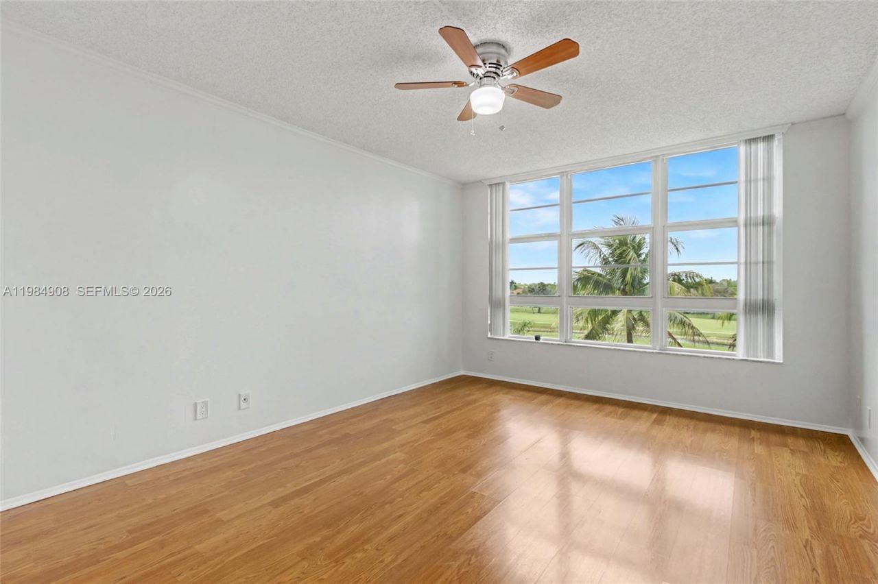 3970 Oaks Clubhouse Dr , Unit 407, Pompano Beach, FL 33069 Photo