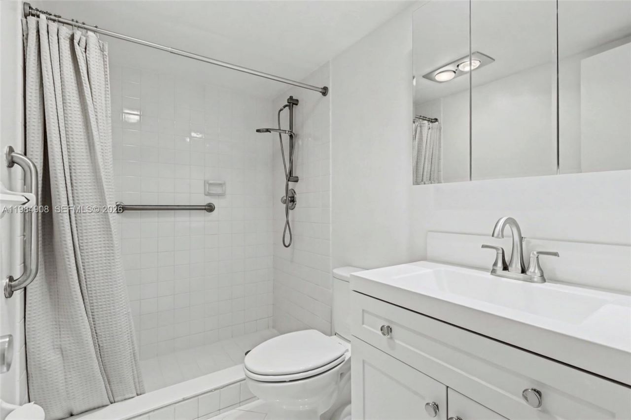 3970 Oaks Clubhouse Dr , Unit 407, Pompano Beach, FL 33069 Photo